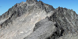                            16 AL 17 DE JULIO (Salida el 15 a las 23,45)  Puente de Salenques – opc. Pico Russell (3205 m) - ref. Cap de Llauset   – Pico Vallibierna (3056 m) – El Ampriu    